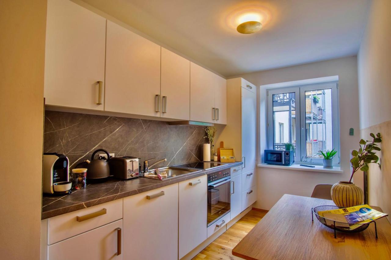 4-Room Luxury Apartment - Close To Central Station, Free Parking, Kitchen Leipzig Bagian luar foto